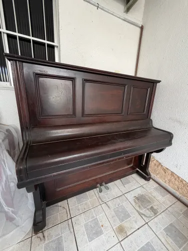 Piano Vertical