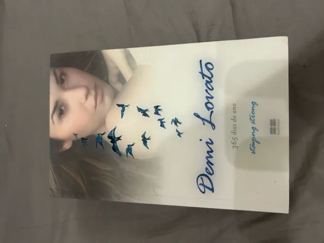 Livro Demi Lovato Stay Strong 365 dias