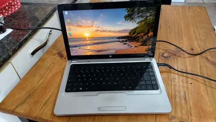 Vendo notebook e uma celular