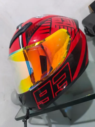 Capacete esportivo masculino