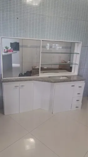 Armário completo com pia 