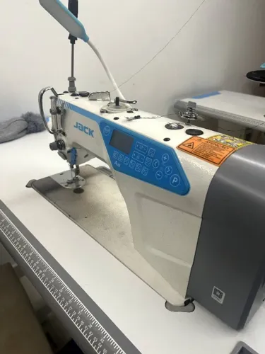 Máquina de Costura Reta Eletrônica Jack A4B - Seminova