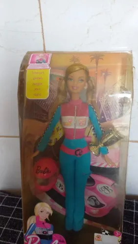 Barbie I Can Be Piloto de Formula 1 com Caixa