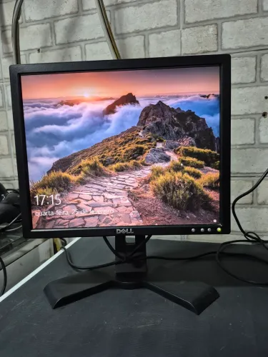 Monitor de computador del 17" com base giratória, funcionando perfeitamente,