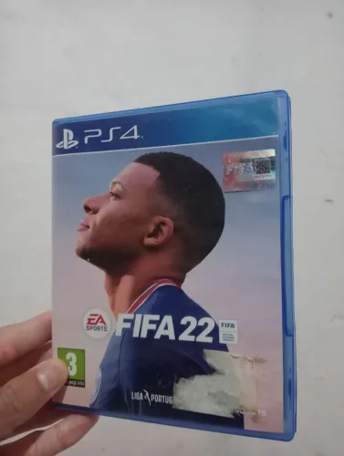 Vendo esse FIFA 22! A capa do jogo está meio antigo mais o jogo está em ótimo estado!