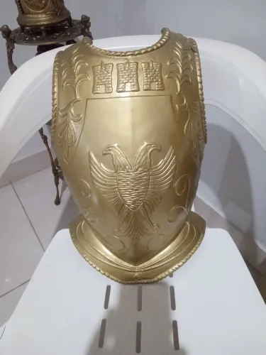 Brasão de bronze