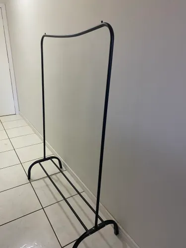 Vendo arara de roupa de chão