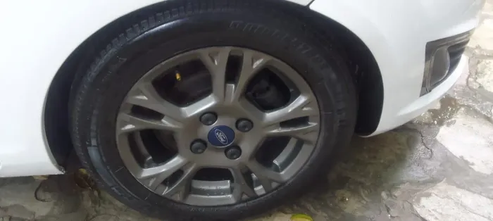 Rodas 15 ford para serem trocadas por 16 ford