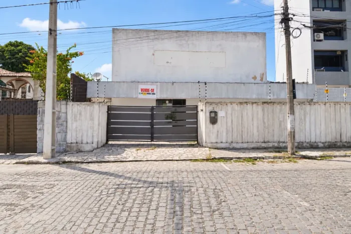 IMÓVEL AMPLO À VENDA NO CENTRO DE JOÃO PESSOA
