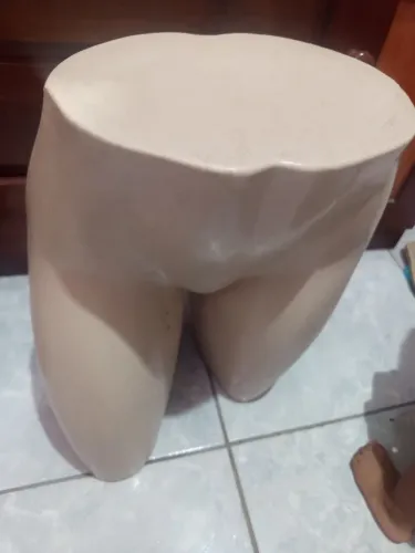 Manequim busto e dois manequins pra bermuda 70,00 os três juntos