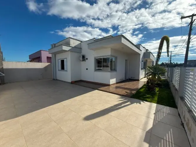 Casa no Jardim América, Laguna, 2 Quartos com suíte, 2 Vagas.