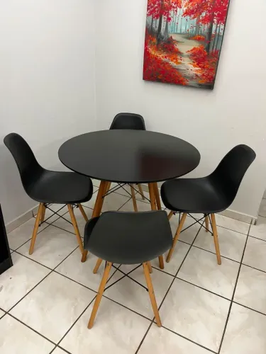 Conjunto de Mesa de Jantar com 4 Cadeiras
