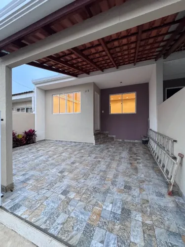 Casa em condomínio reformada