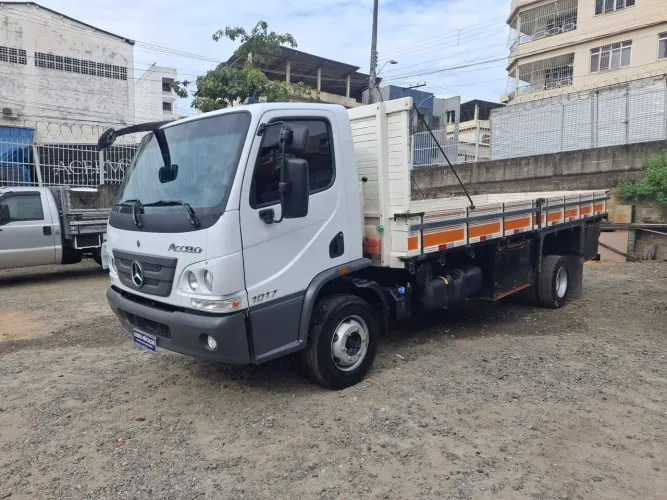Mercedez Benz Accelo 1017