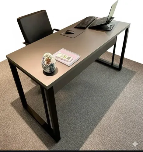 Mesa Happy na cor chumbo Biro escritório