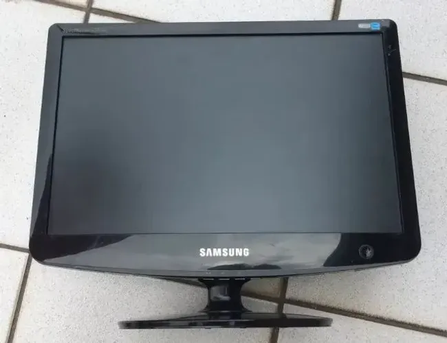 Monitor Samsung 732nw Plus 17" 4:3 - Usado. 