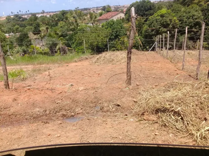 OPORTUNIDADE!! VENDE-SE UM LOTE, BEM LOCALIZADO ENTRE CONJUNTO VALADARES E BAIRRO C. NOVA