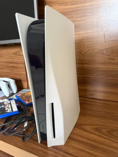 PlayStation 5 (PS5) Completo + 2 Comandos, Base de Carregamento e Jogos