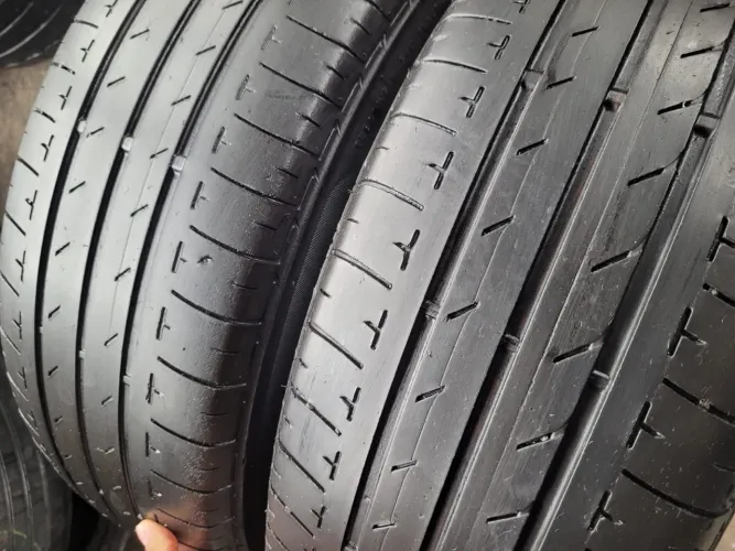 Par de pneus 195/65/15 Bridgestone $160,00 (par).