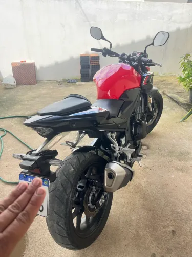 Vende-se CB500F a moto está estado de zero!!