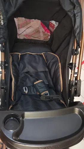 Carrinho de bebê mais bebê conforto 