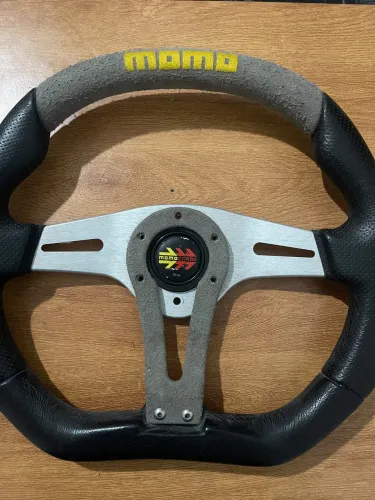 MOMO TREK Volante