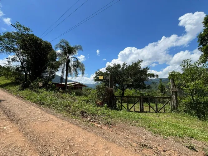 Sítio a venda no interior de Canela.