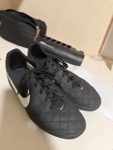 Vendo chuteira novinha nike