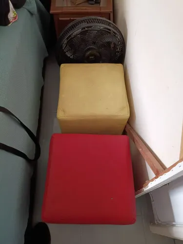 Dois Puff Tok Stok Amarelo e Vermelho