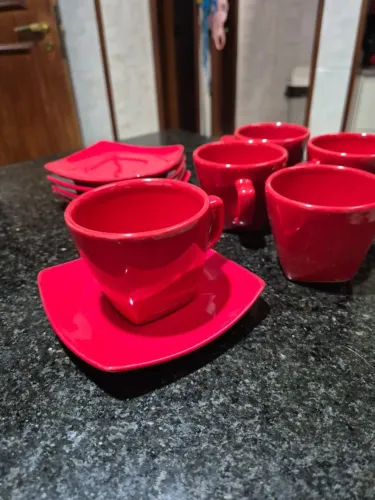 Conjunto com 5 Xícaras Vermelhas + Pires - Porto Brasil Cerâmicas