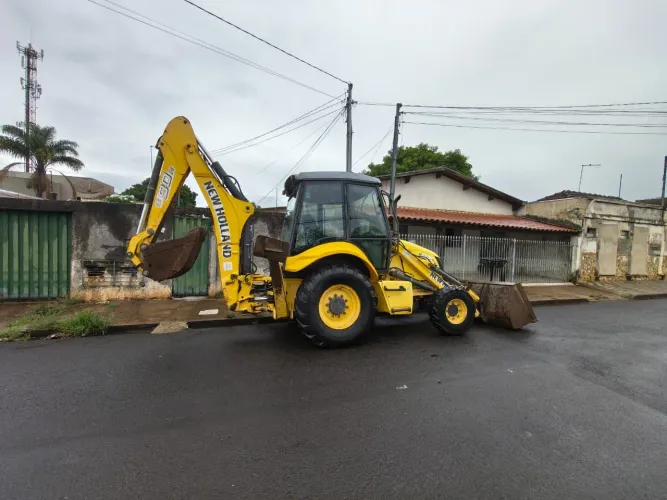 Retroescavadeira NEW HOLLAND B90B