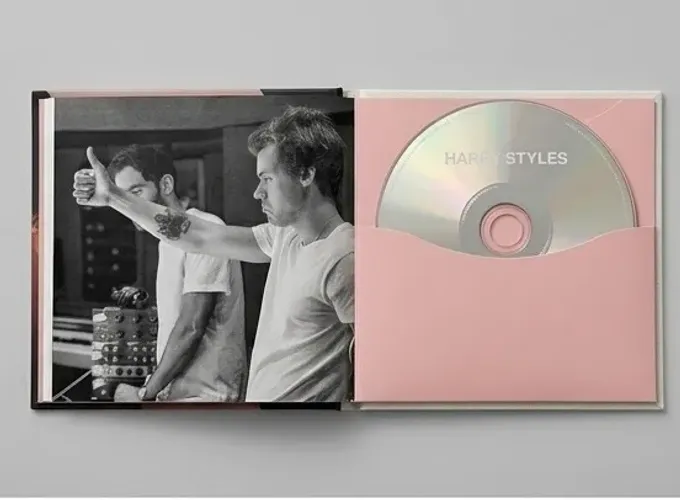 CD Harry Styles - HS1 (2017) - casebook