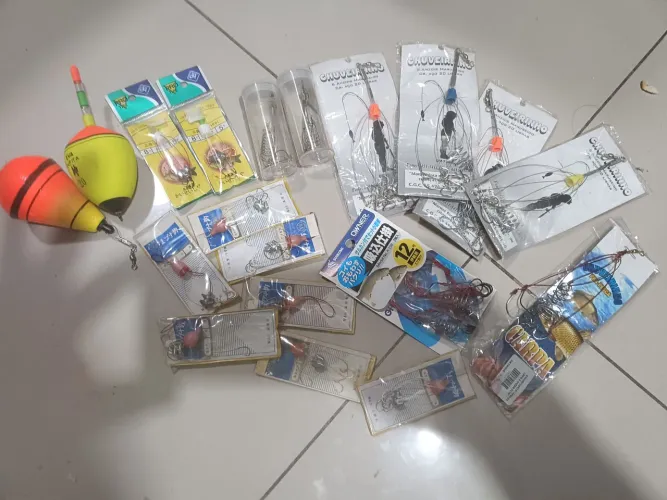 Tralhas e varas de pesca