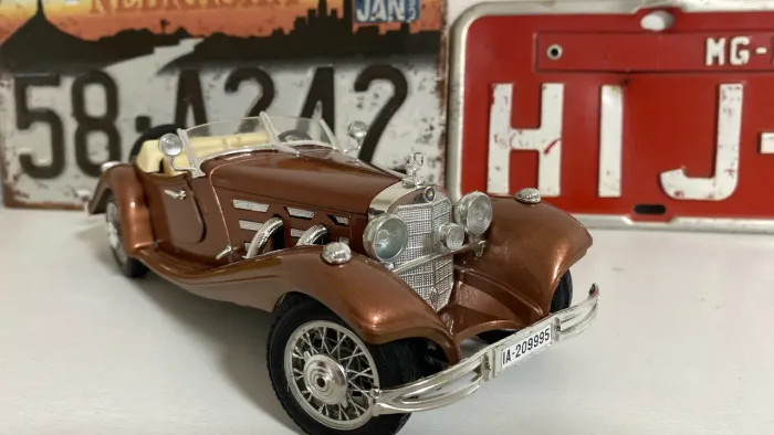 Miniatura Mercedes-Benz 1/18
