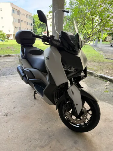 Yamaha Xmax 250 Conected - IPVA 2026 Quitado - Garantia até 2029 - Com capacetes
