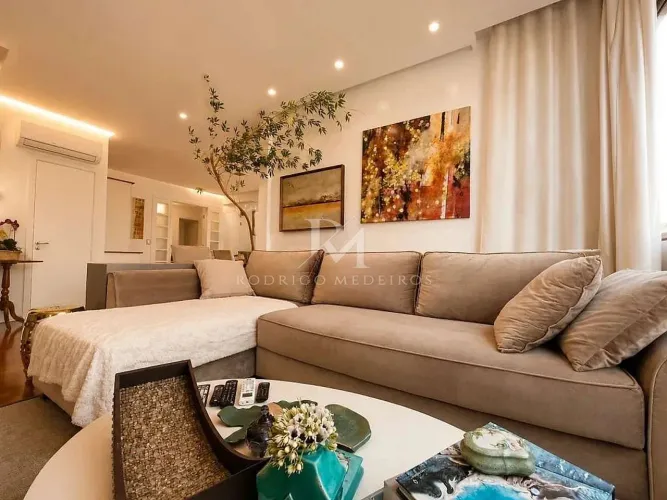 APARTAMENTO AMPLO COM 4 QUARTOS À VENDA NO CENTRO DE FLORIANÓPOLIS!