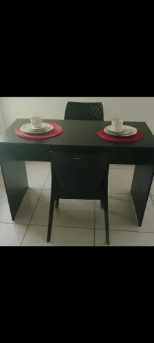 Mesa com 2 cadeiras