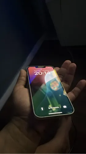 iPhone 13 na caixa