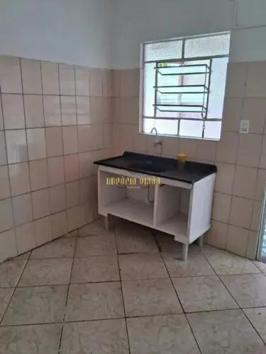 Casa à venda com 1 Dormitório e 4 Vagas de garagem no bairro Vila Barros em Suzano - SP