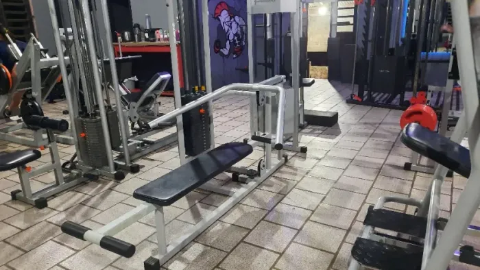 Supino reto com bateria de peso de 90kg AjustFitness