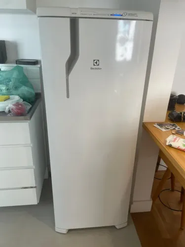 Geladeira / Refrigerador Electrolux REF39 Branca 322l