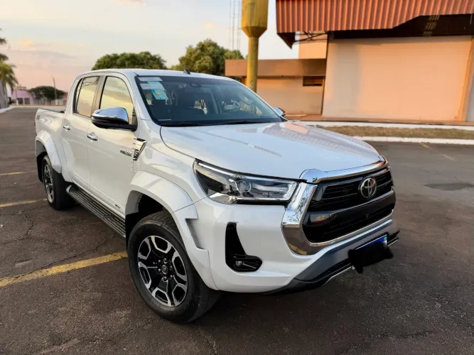 Toyota Hilux CD SRX Plus 4X4 2.8 TDI Die. Aut. 2025