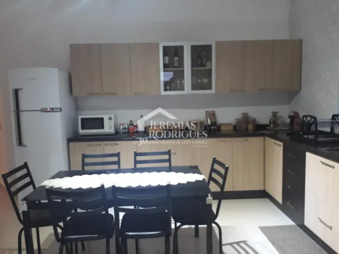 Casa à venda com 3 dormitórios no Condomínio Moema Ville em Pindamonhangaba/SP