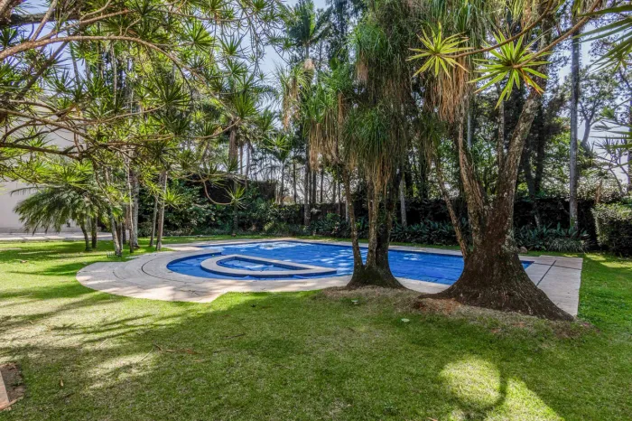 Casa ampla com lazer e quadra de tênis
