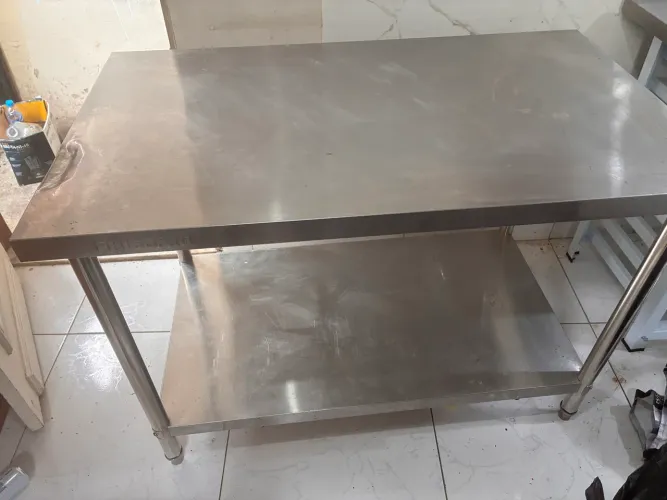 Vendo nessa de inox com amassado na lateral 