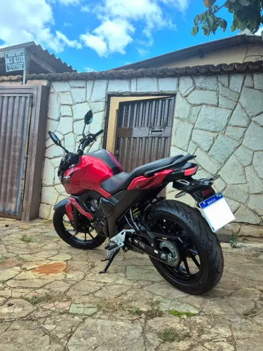 Yamaha FZ15 2022 Vermelha | Muito Conservada | Documentação em Dia