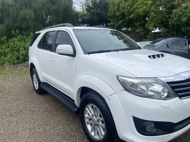 Toyota Hilux SW4 SRV D4-d 4X4 3.0 TDI Dies. AUT 2013