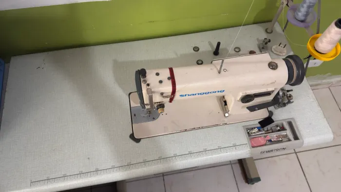 Máquina de Costura Industrial Reta Shanggong GC1-6 - Completa