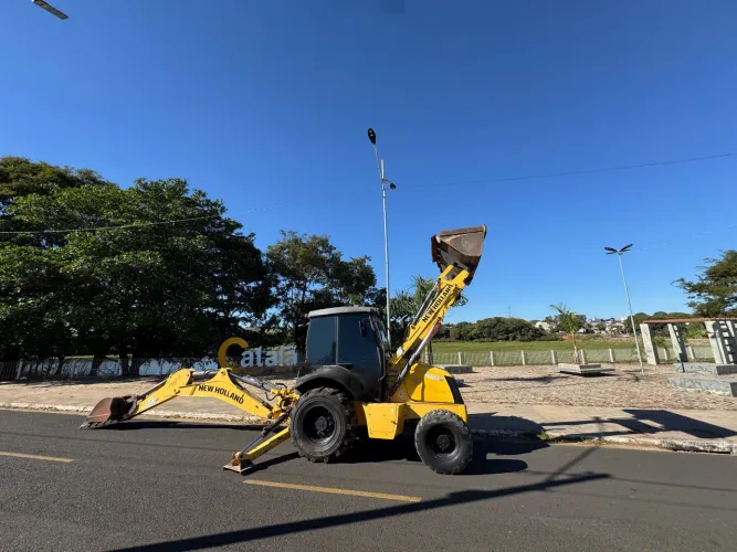 Retroescavadeira New Holland B95B