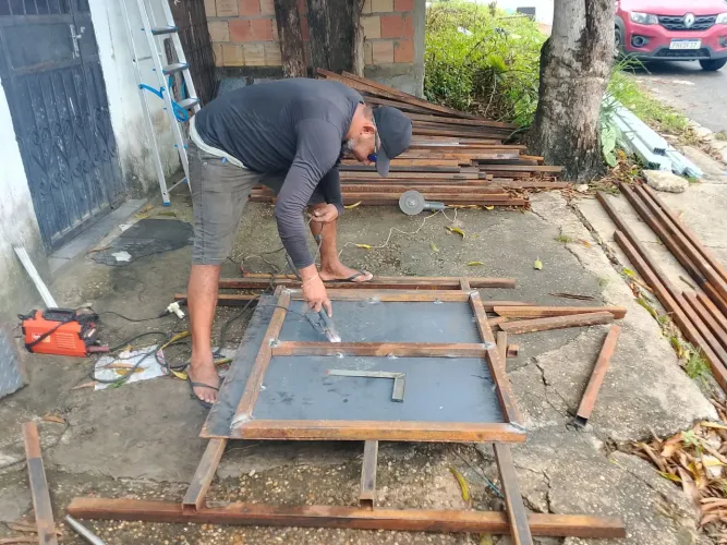 Manutenção em porta de enrolar